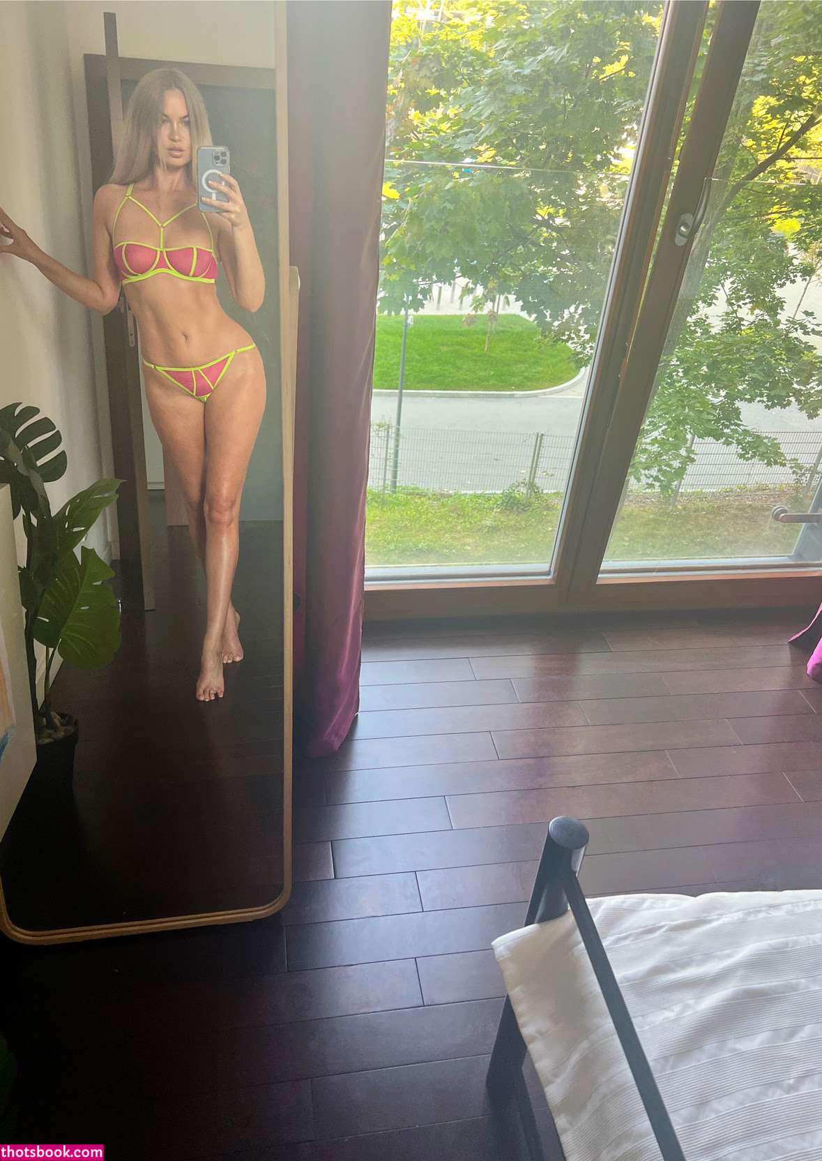 Isabelle Bloom Photo #27