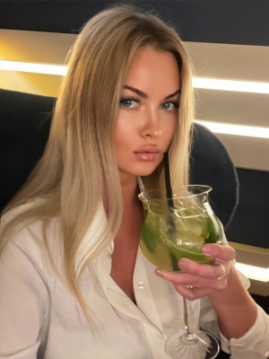 Isabelle Bloom Photo #30