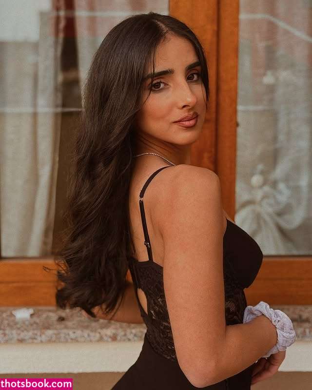 Annamaria Dore Photo #7