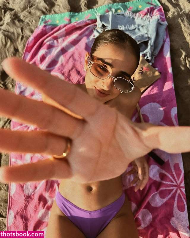 Annamaria Dore Photo #17