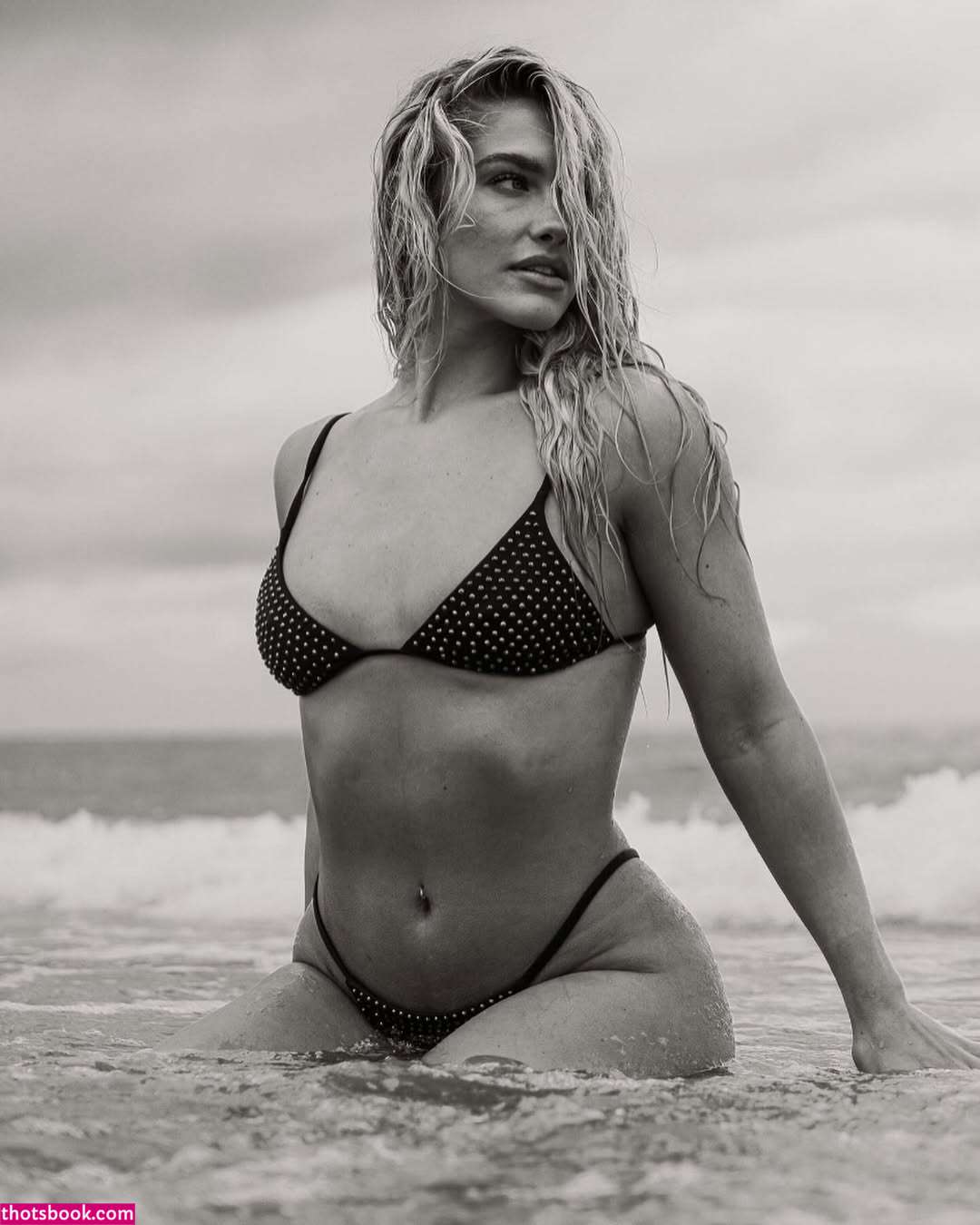 Holly James Photo #5