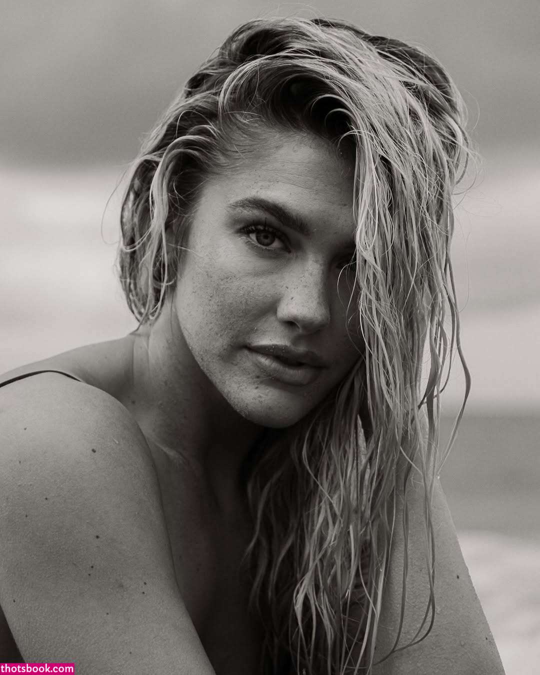 Holly James Photo #6