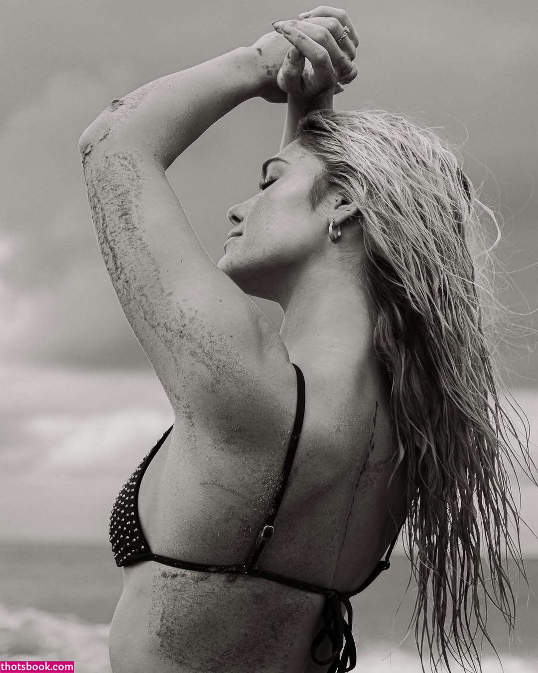 Holly James Photo #15