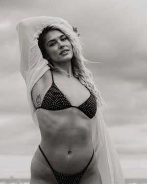 Holly James Photo #1