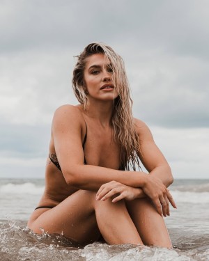 Holly James Photo #2