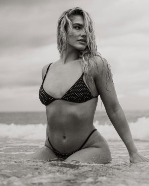 Holly James Photo #5