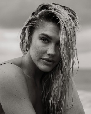 Holly James Photo #6