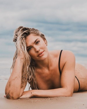 Holly James Photo #7