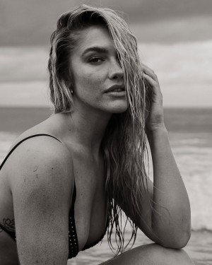 Holly James Photo #8