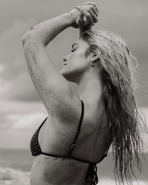 Holly James Photo #15