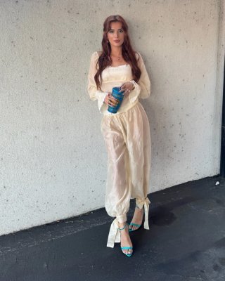 Bella Thorne Photo #437