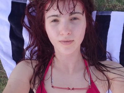 Julia Erdos Photo #15