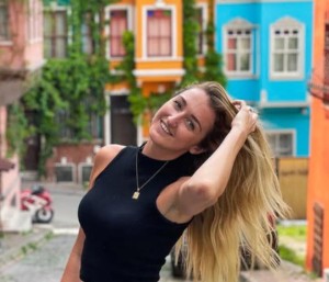 Holly Burt Nude Leaks OnlyFans Photos #1