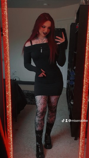 Miserrablee itshooley Nude Leaks OnlyFans Photos #2