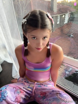 Little Evelyn Nude Leaks OnlyFans Photos #6